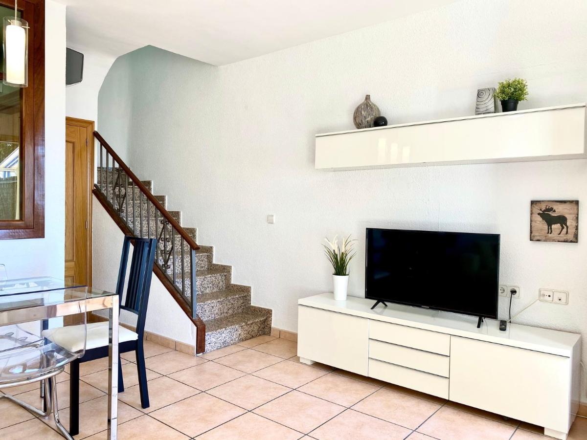 House In Front Of The Beach With Sea View Cambrils Exterior photo