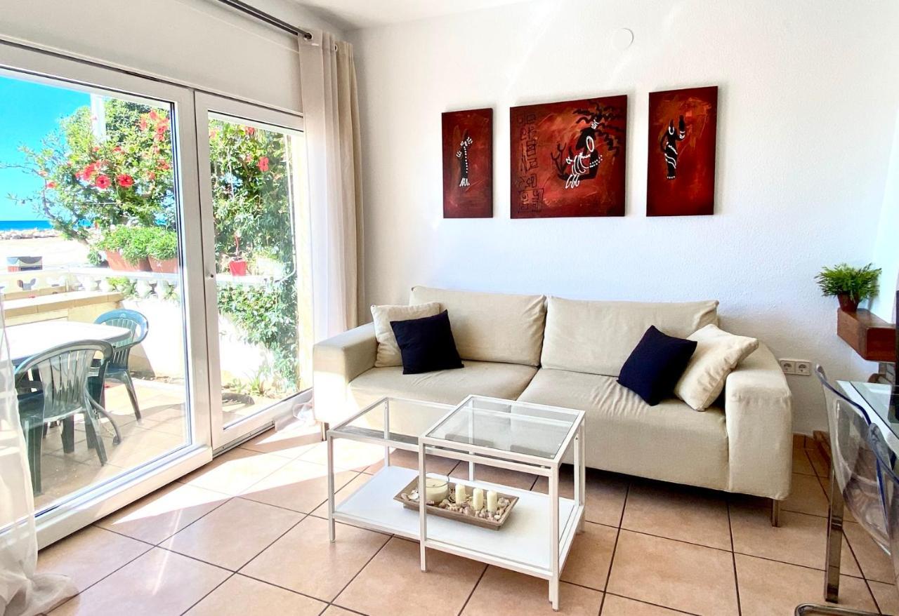 House In Front Of The Beach With Sea View Cambrils Exterior photo